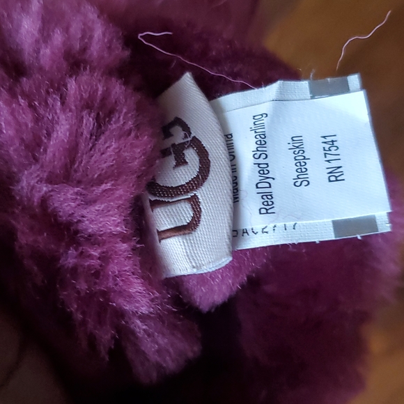 Ugg Fuscia Pink Shearling Gloves, NWOT - Picture 4 of 6